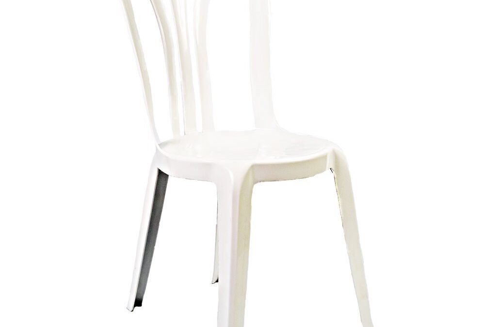 Silla de resina blanca