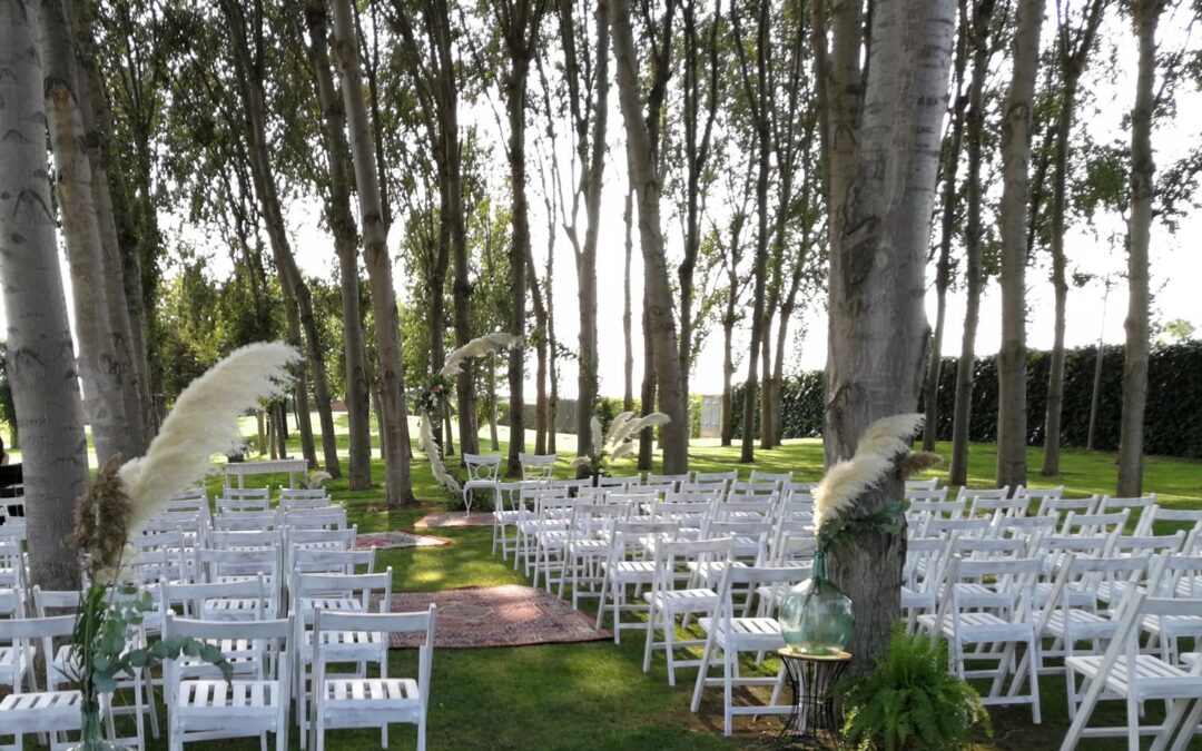 ceremonia con plegables blancas